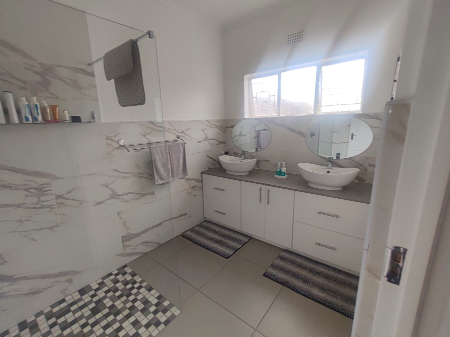 4 Bedroom Property for Sale in Vanes Estate Eastern Cape